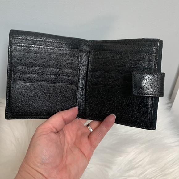 Authentic Gucci compact European style wallet - Picture 9 of 16